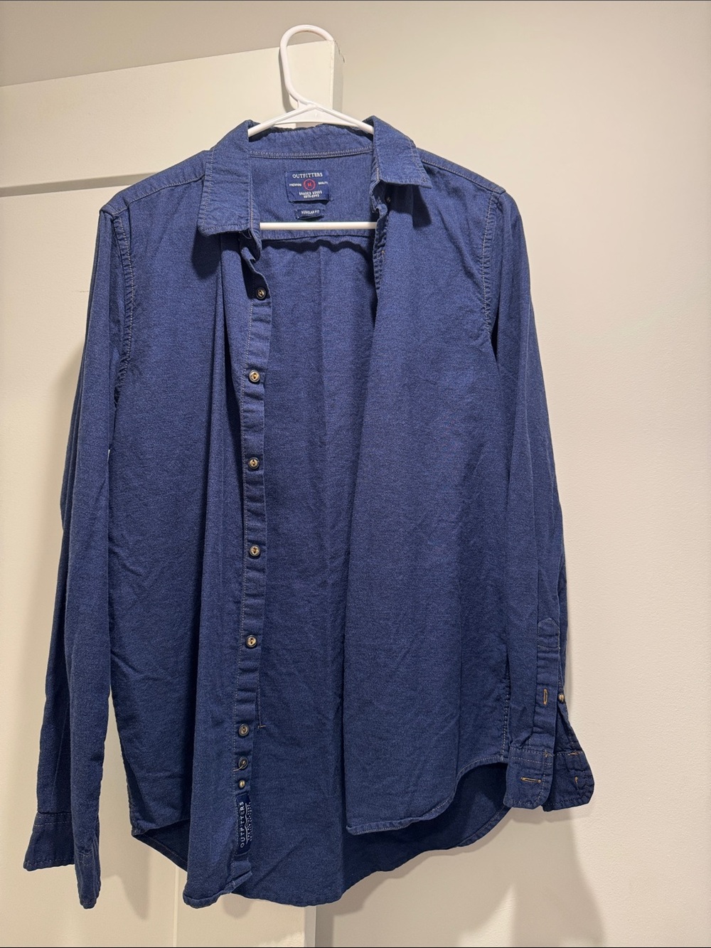 Men's Casual Long-Sleeve Button-Down Shirt in Indigo Blue